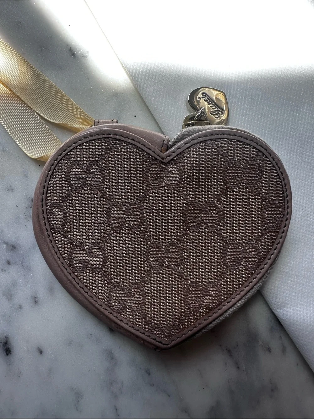Gucci GG Canvas Heart Coin Purse Pouch Zip Wallet Brown Monogram Vintage